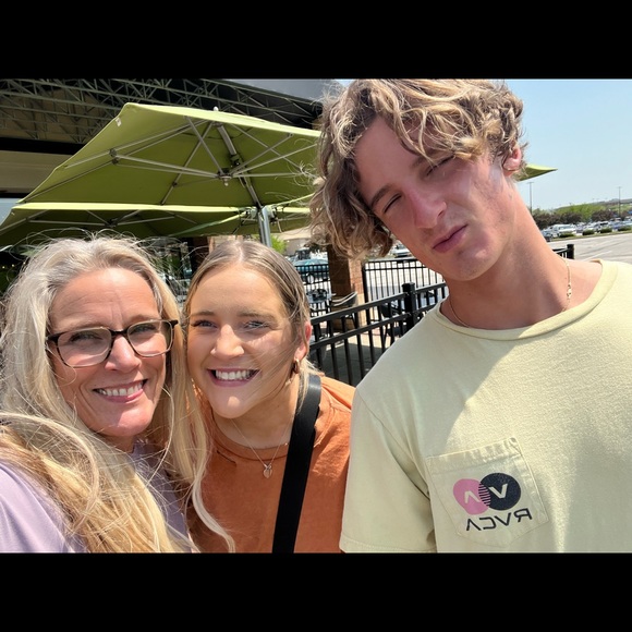 Meet your Posher, Theresa - Picture 2 of 6